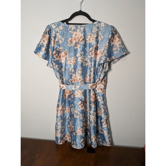 NEW Francesca's Mi Ami Blue Floral Satin Wrap Mini Dress M Cottagecore TRENDY - Picture 5 of 5
